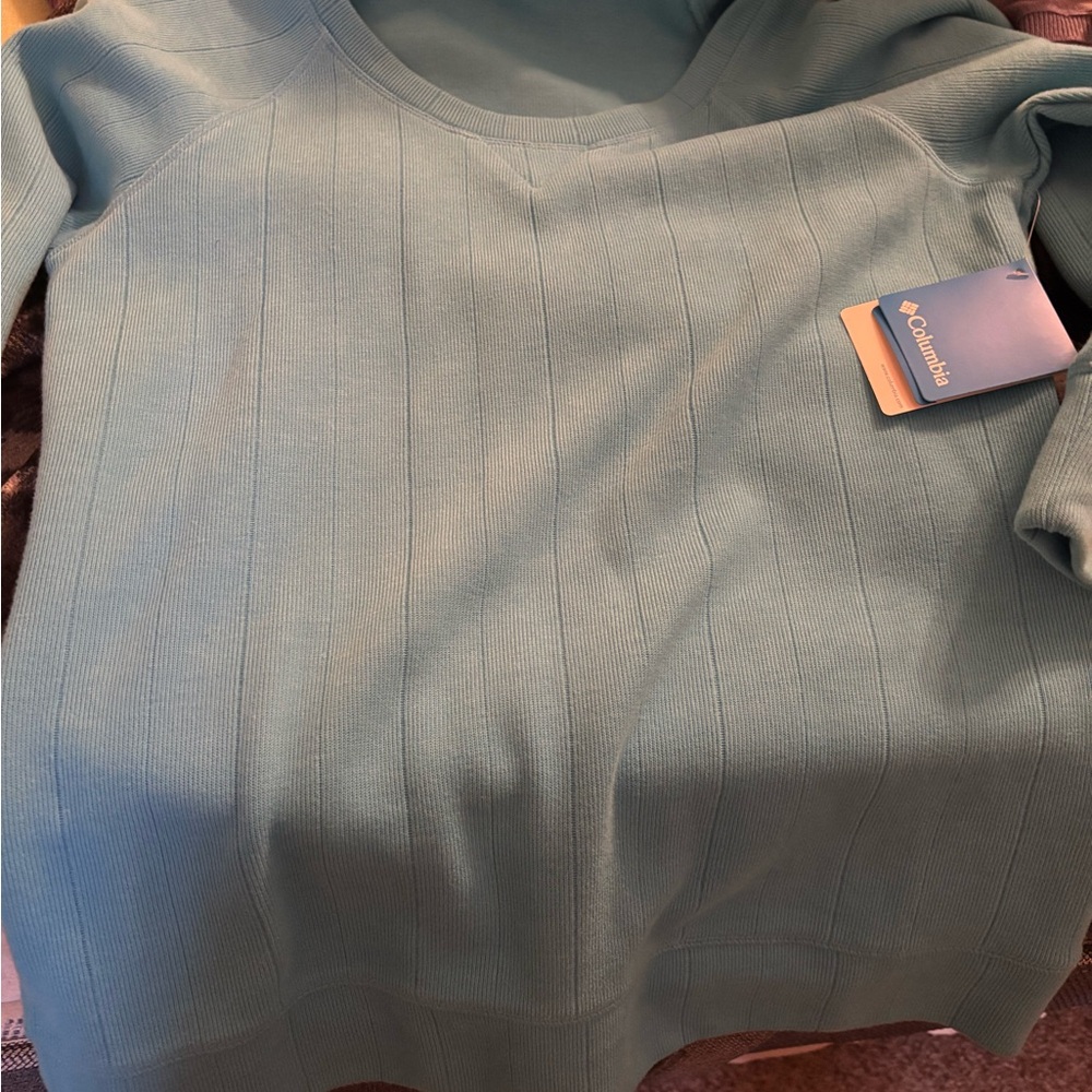 Columbia Top Light Blue Sweatshirt NWT